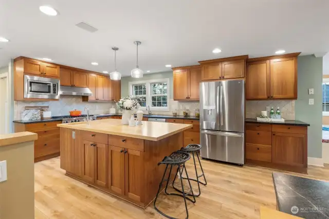 The kitchen is the showstopper!    Amazing appliances AND enough room to entertain large crowds or have multiple cooks in the kitchen!