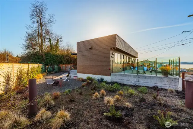 Side view of the courtyard with stunning views.