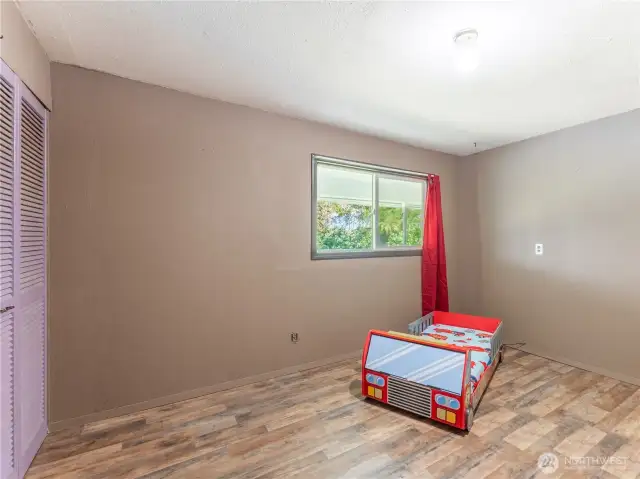 2nd bedroom