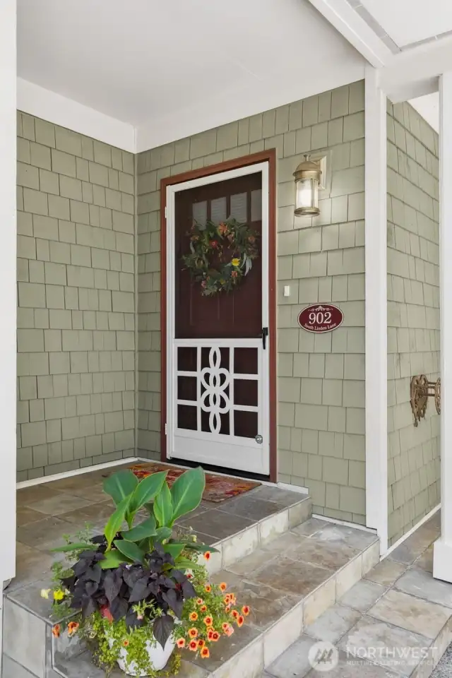 Enter this Custom, Air conditioned Beauty with new roof and paints