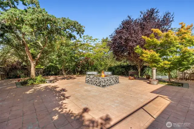 Paved, elevated firepit, raised beds, surrounded by trees!