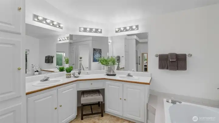 Dual vanity ensuite bath...