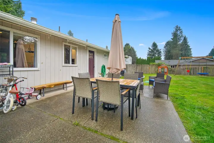 Huge patio for bbq.