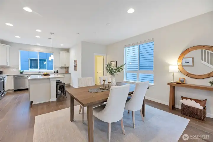 Additional eating area at the large quartz counter