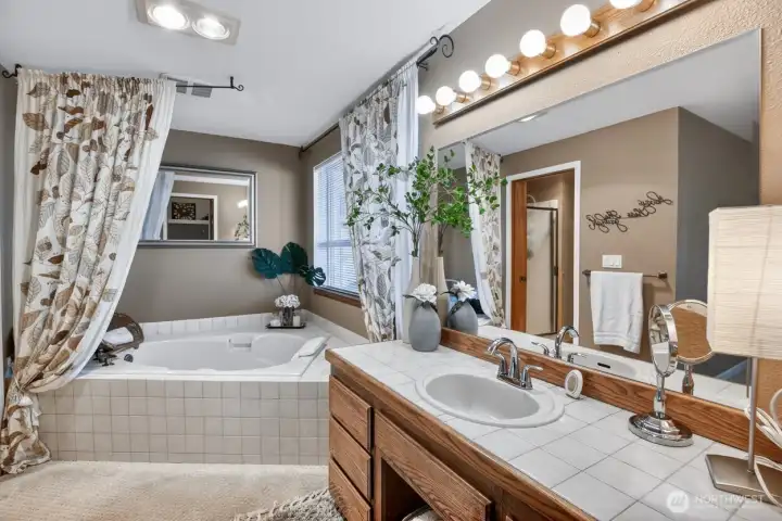 Primary Ensuite Soaking Tub