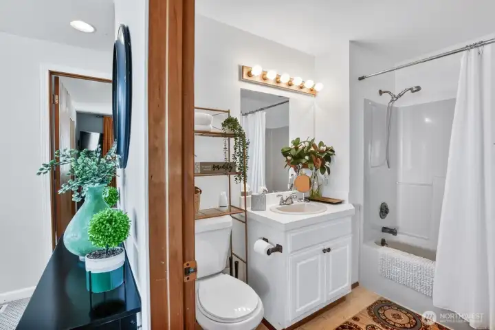 Upstairs Full Guest Bathroom