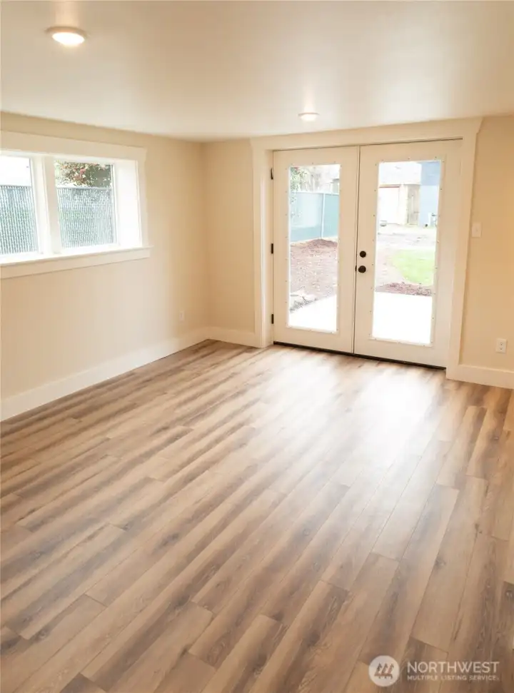 Large family room with separate entrance from garden and parking. Perfect for someone wanting to run a business from their home.