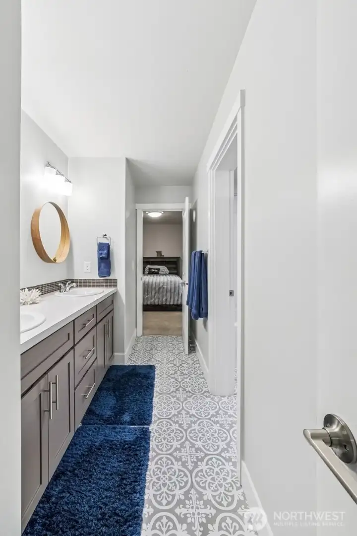 Jack and jill bath connecting bedrooms 2 & 3