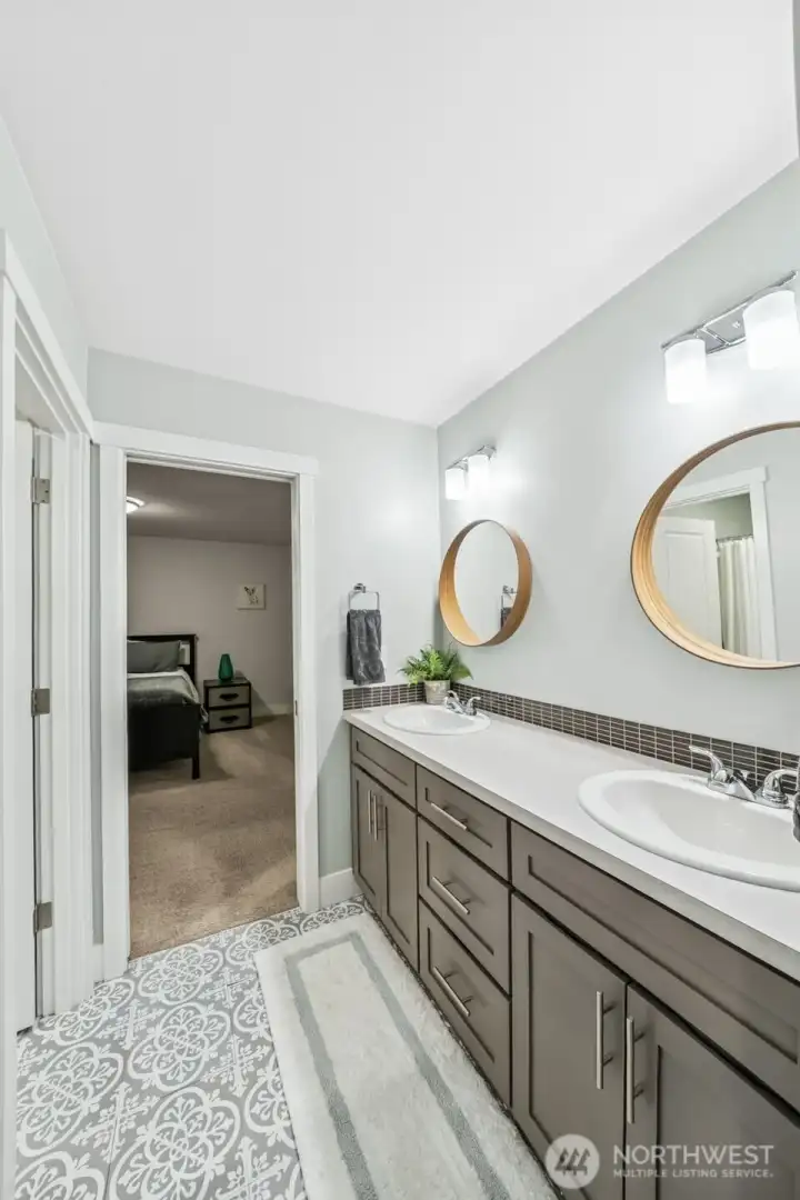 Continental bath connecting loft and bedroom 4