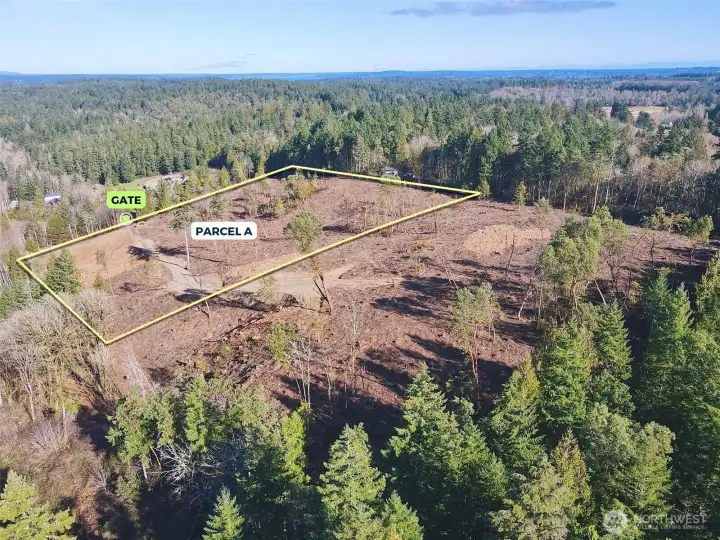 Overhead view with approximate boundaries in yellow.
