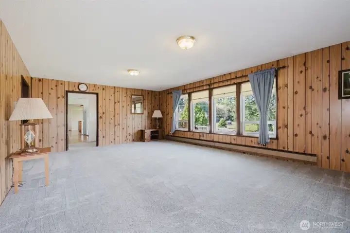 22'  X  15'  family room with new carpeting!