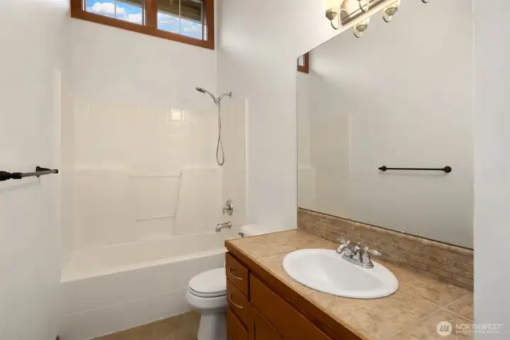 2nd full bath upstairs. 2nd full bath upstairs.