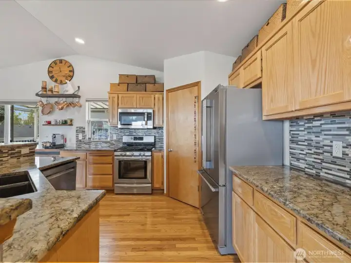 Kitchen granite counters and ample space soft close drawers