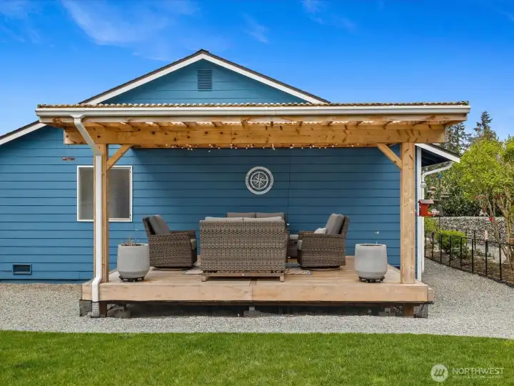 side entertainment deck