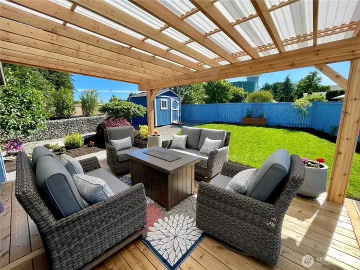 SIDE COVERED ENTERTAINMENT DECK