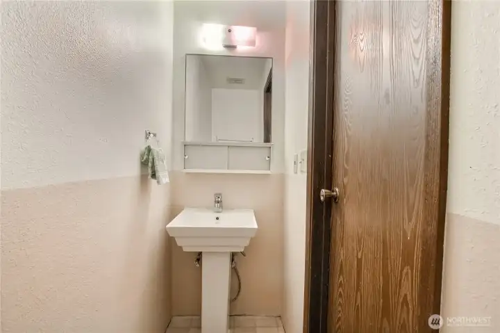 Powder bath in main level