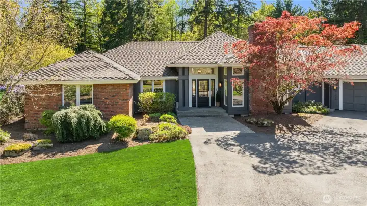 Luxury Rambler in Coveted Lake of the Woods