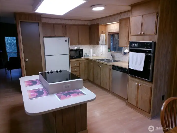 Large Kitchen with Island Large Kitchen with Island