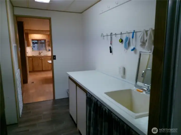 Large Utility Room Large Utility Room
