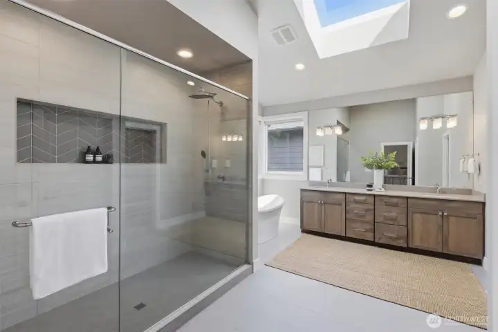 5 piece suite includes a soaking tub! 5 piece suite includes a soaking tub!