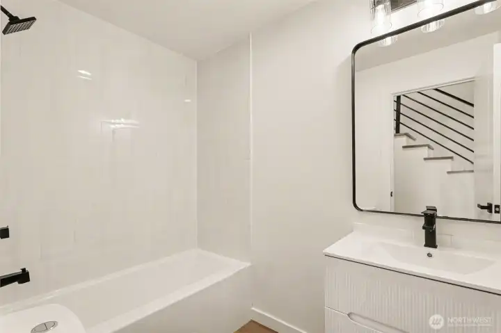 Downstairs full bathroom, right by the bedroom Downstairs full bathroom, right by the bedroom