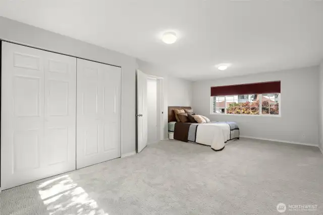 2nd floor bedroom room approximately 13'7" x 21'7"