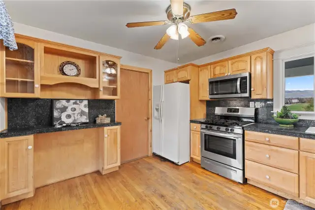 Coffee nook/breakfast bar off kitchen