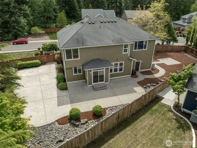 Enjoy the warm summer evenings in this spacious backyard!