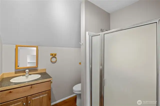 Studio 3/4 Bath