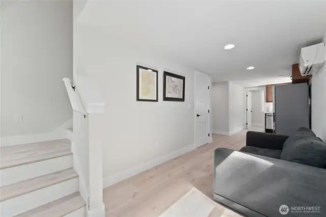 Sitting / dining flex space