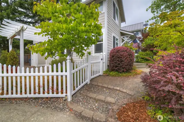 Fully fenced side & back yard