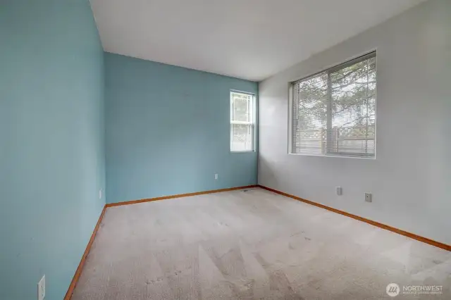 Primary bedroom (main level)