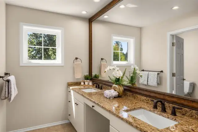 Primary Bathroom w/dual sinks