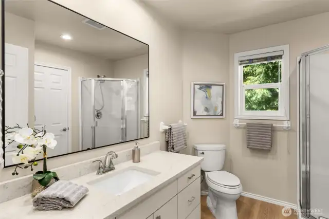 Upper Hall Bathroom
