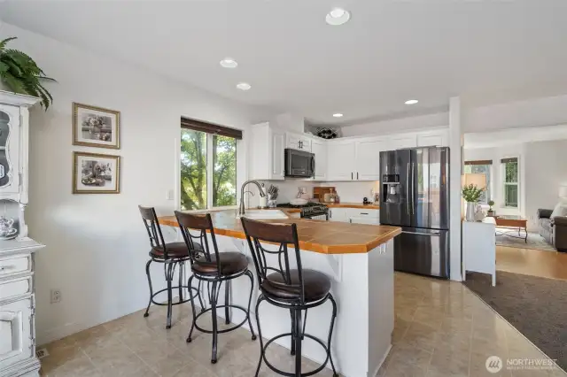 Kitchen with eating bar