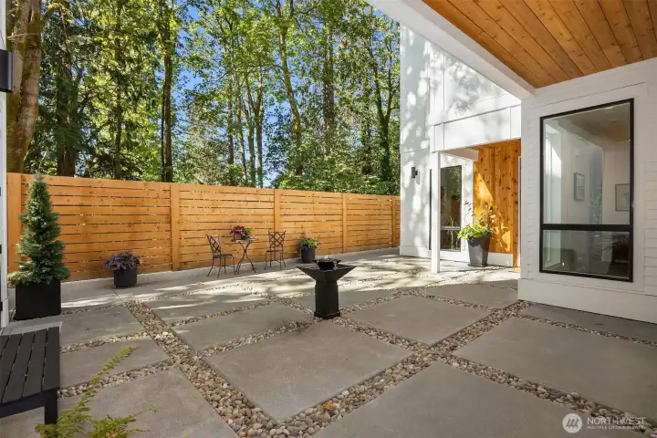 Spacious courtyard between main house and guest suite.