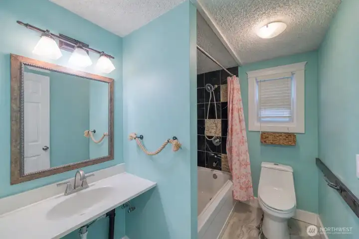 Full Guest Bathroom