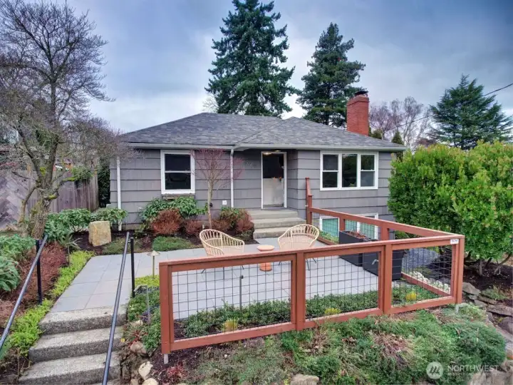 New designer patio, fencing, landscaping