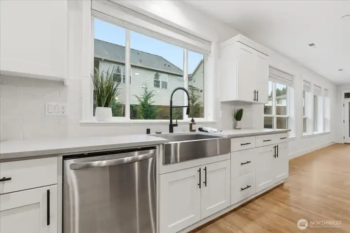Kitchen, dishwasher, sink, laminate floors