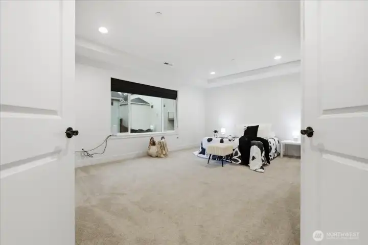 Primary bedroom & suite, w2w carpet