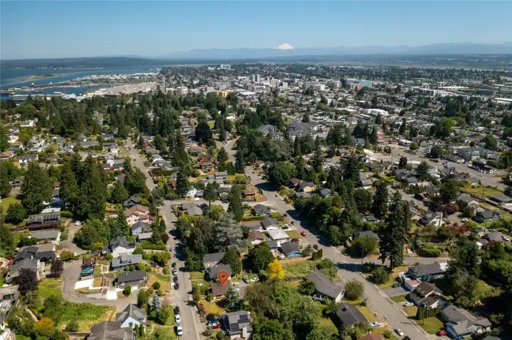 See the proximity to the Everett Marina and downtown corridor.