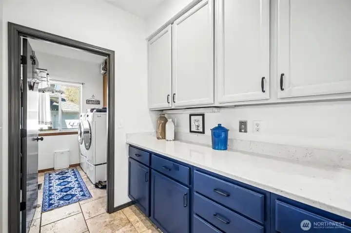 Butler's pantry + laundry