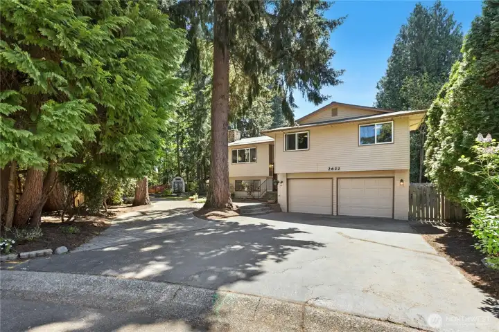 This home has a spacious 2-car garage plus space for an RV!