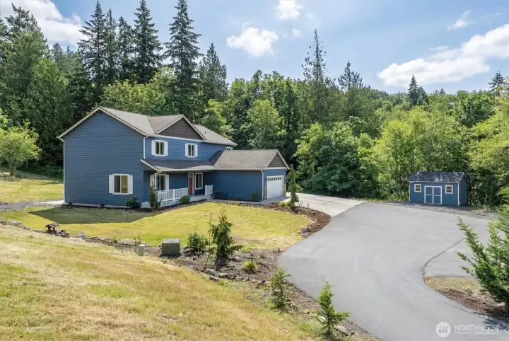 Large paved driveway with tons of parking and FULL RV hook ups