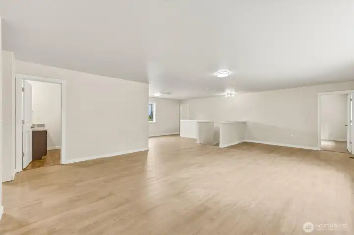 Very large upper living room. 26X26
