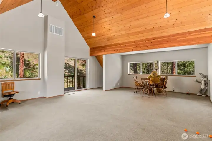 Plenty of room to stretch out and access to another deck!