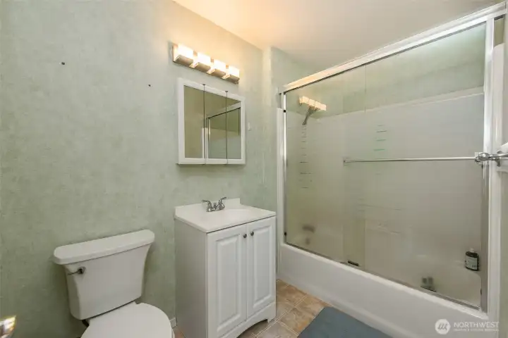 primary #2 on main level en-suite