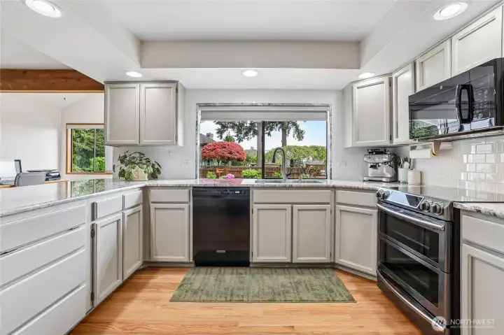 Ample workspace on sleek quartz surfaces - a true chef’s delight.