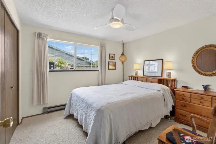 2nd bedroom