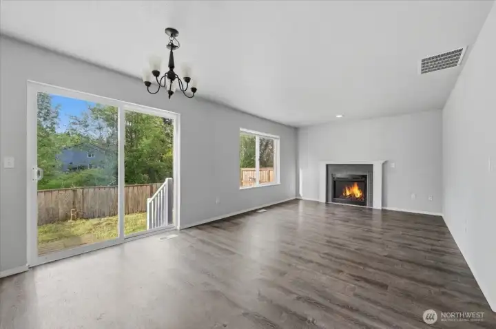 Spacious Nook eating area & Family Room - lots of natrural light.